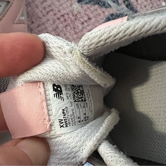 New Balance Kids' Sneakers in Beige and Pink 8.5 toddlers - Picture 3 of 3